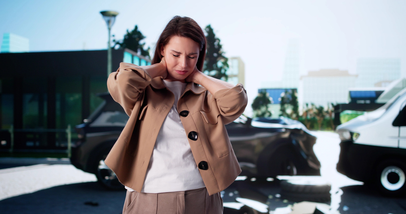 Woman with neck pain after a car accident - how long after a car accident can injuries appear?